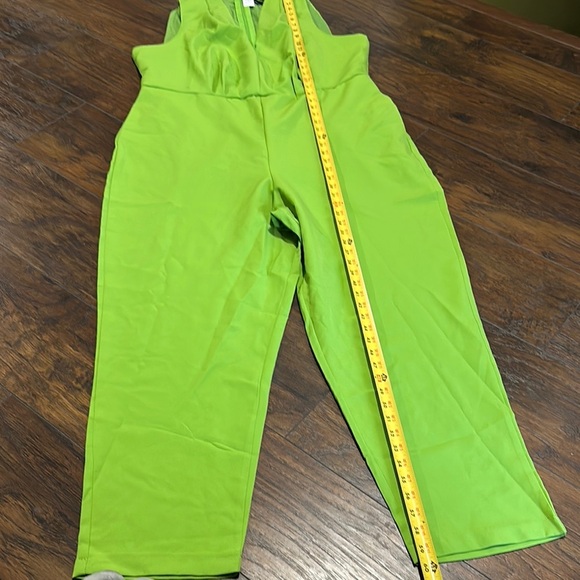New York and Company Neon Green Capri Jumpsuit - Picture 5 of 13